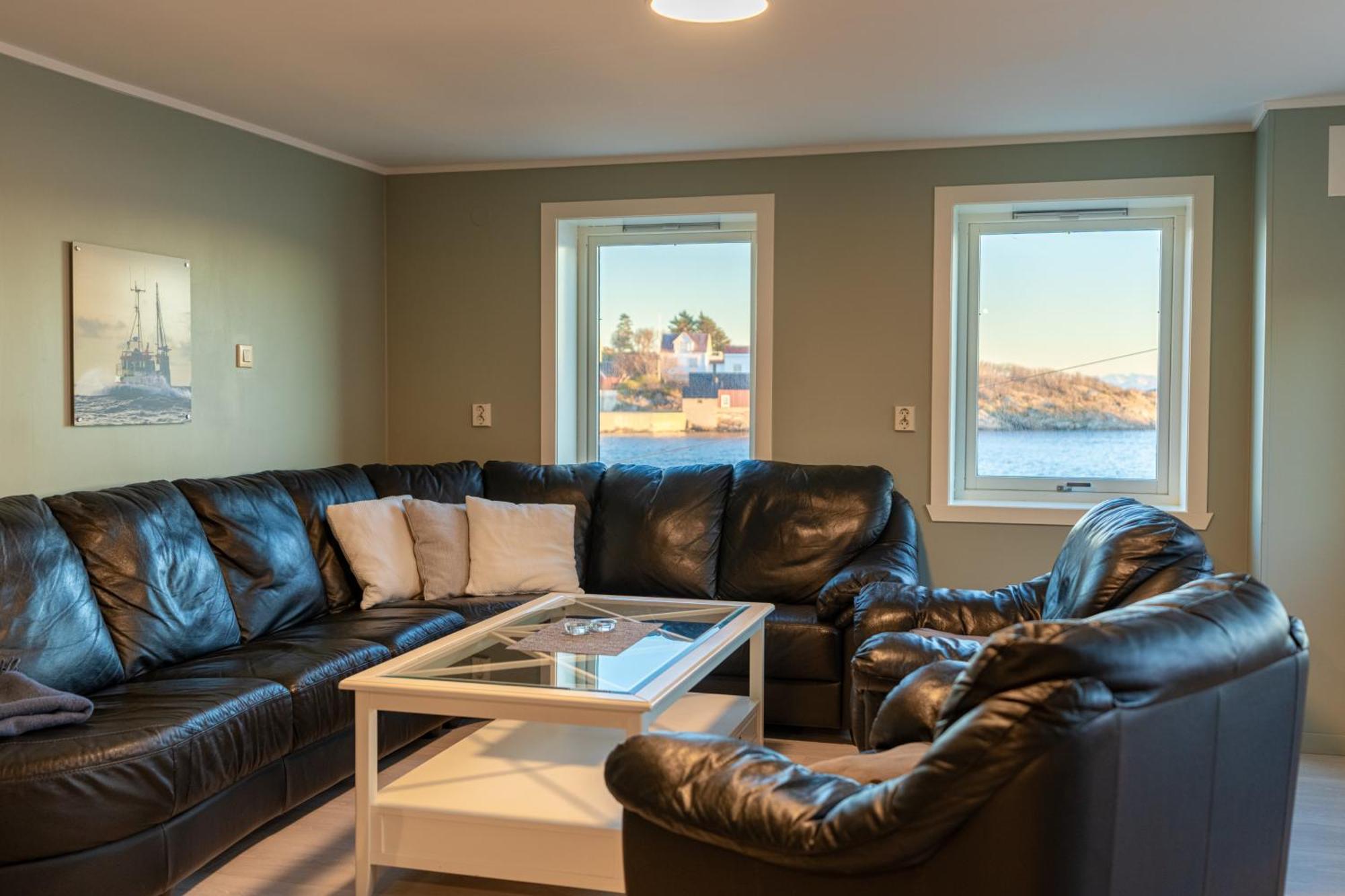 Отель Henningsvaer Rorbuer Экстерьер фото