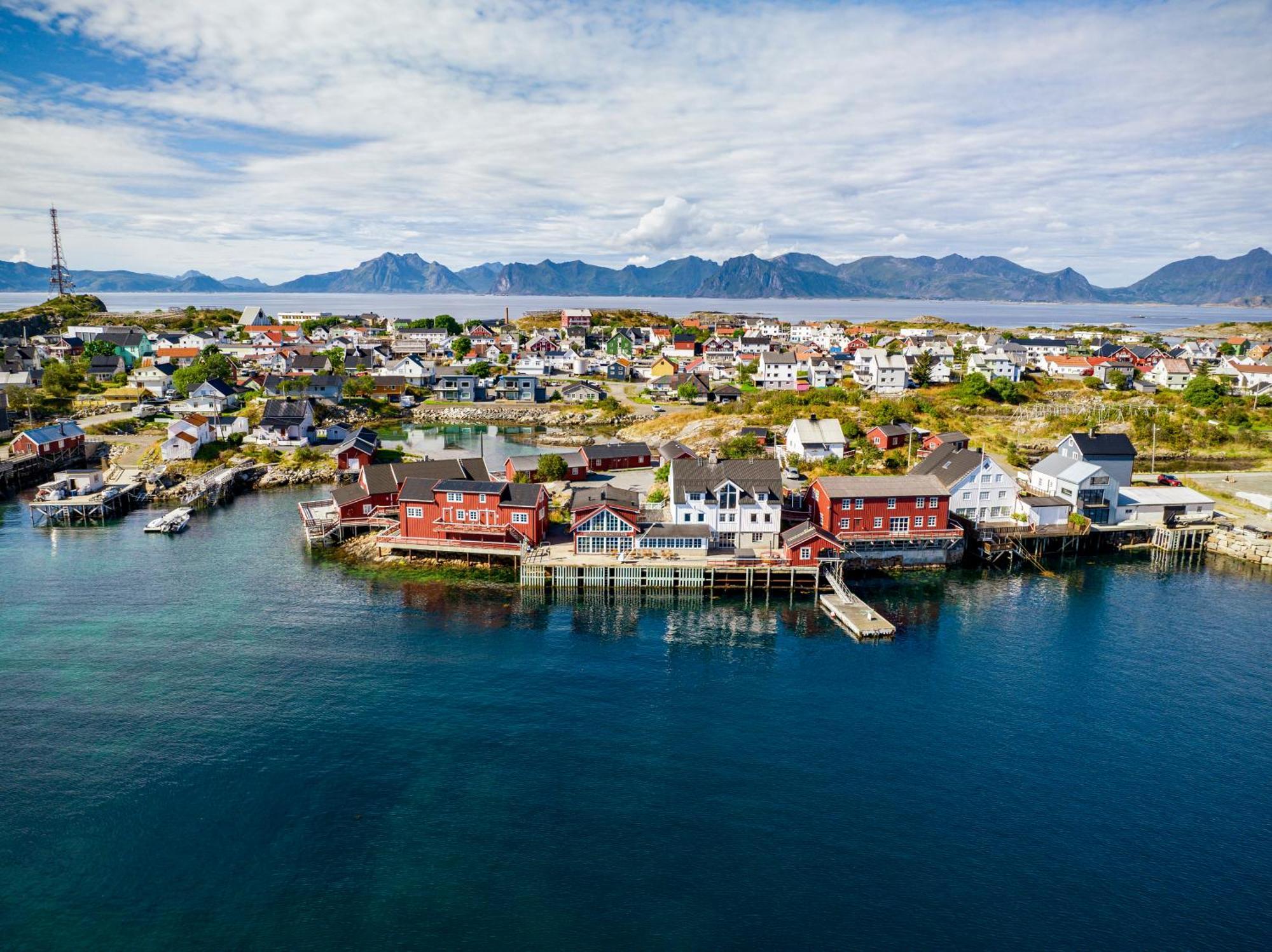 Отель Henningsvaer Rorbuer Экстерьер фото