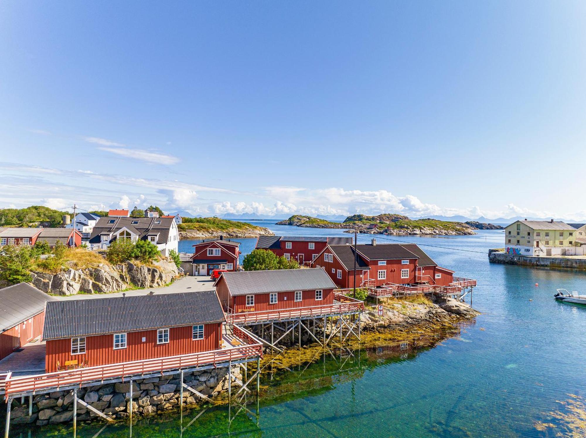 Отель Henningsvaer Rorbuer Экстерьер фото