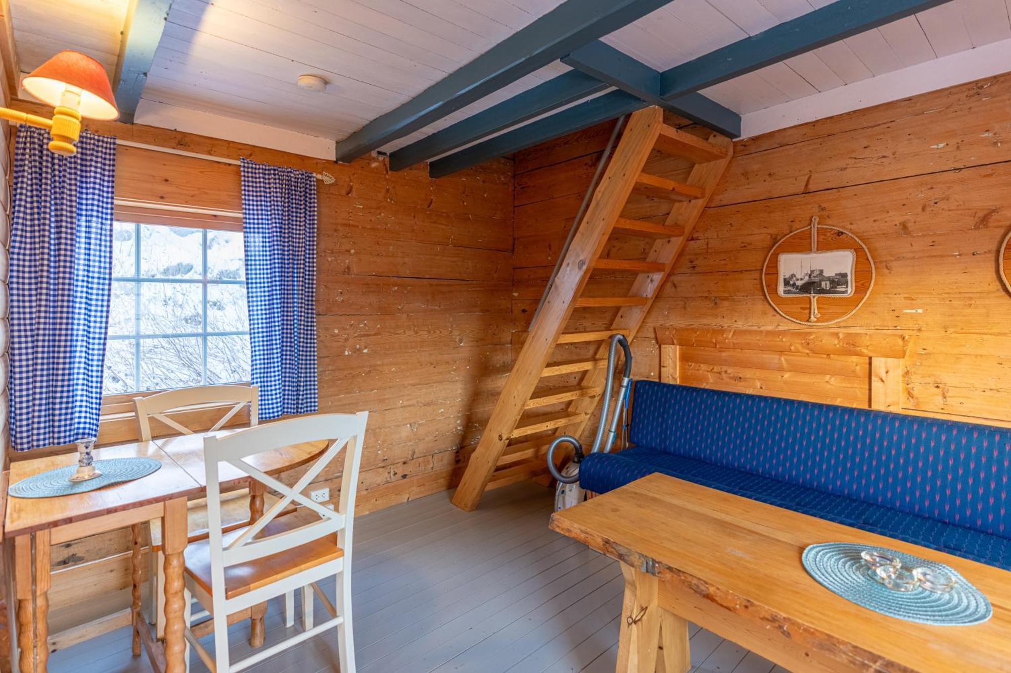 Отель Henningsvaer Rorbuer Экстерьер фото