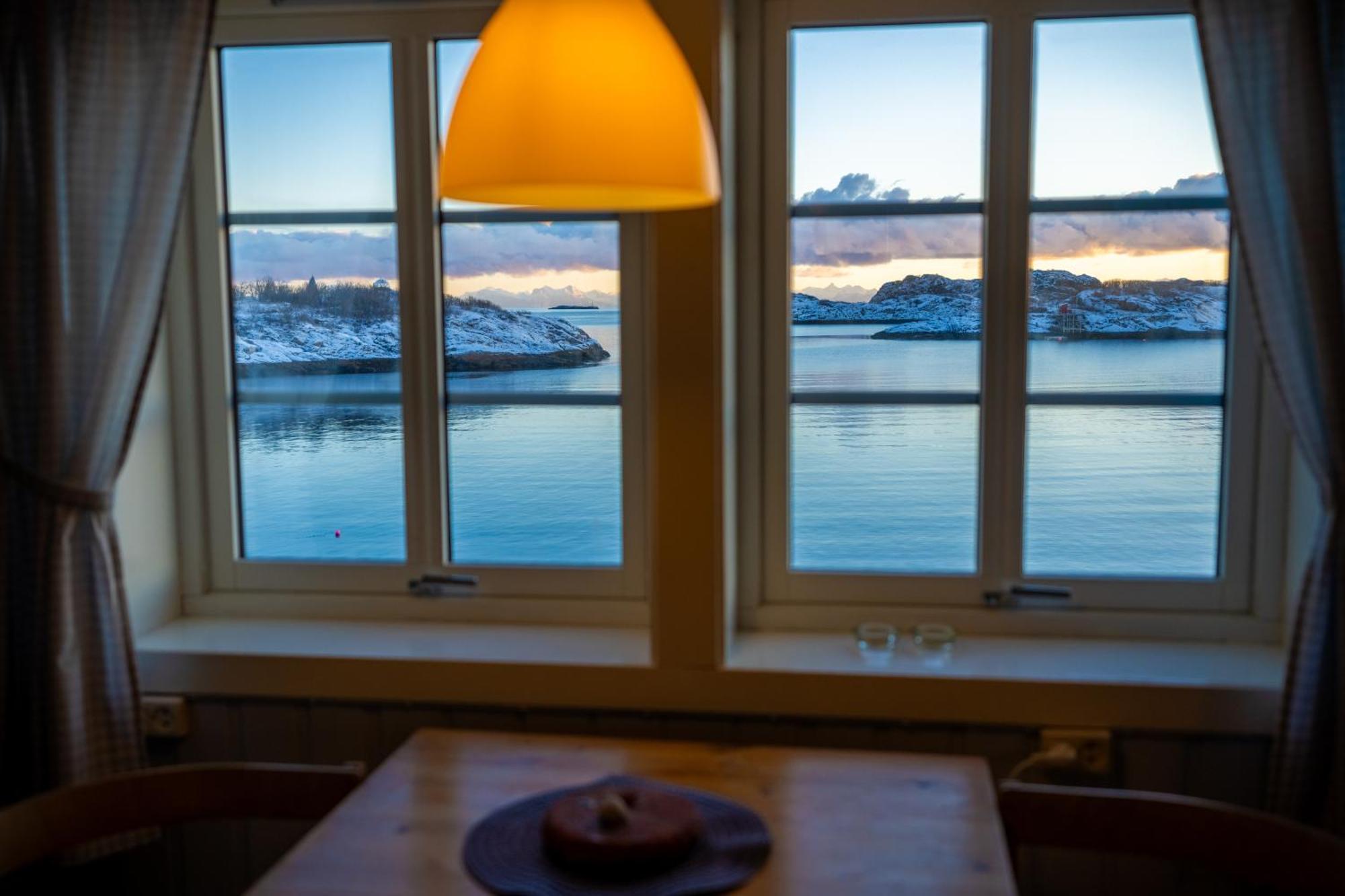 Отель Henningsvaer Rorbuer Экстерьер фото