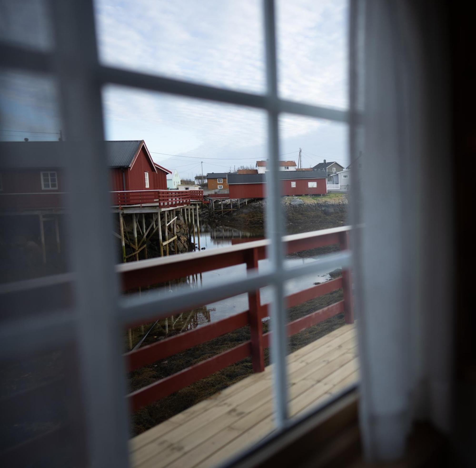 Отель Henningsvaer Rorbuer Экстерьер фото